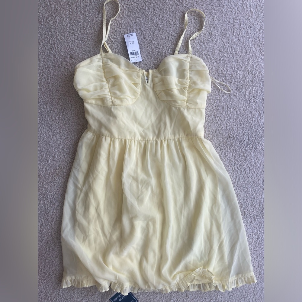 Women Hollister New with Tags yellow sundress Large